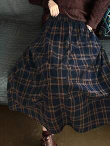 情人节春夏新款复古格纹半身裙，棕色高腰A字裙，中长款森林风百搭半身裙，修身显瘦，遮臀效果极佳。采用复古格纹设计，透气亲肤，不易变形。适合工作和日常穿着，是提升春夏衣橱格调的百搭单品。 - 深藍色 - 查看 5