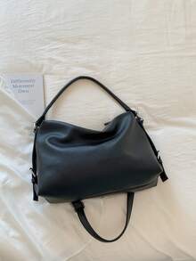 2025 Nouveau style moto punk pour l'automne/hiver, sac fourre-tout grande capacité pour femme, avec longue bandoulière, sac à épaule mode femme polyvalent et simple, décontracté, boucle bicolore, convient pour les fêtes, sorties, trajets, shopping, rue, peut contenir cosmétiques, parapluies pliants, etc.