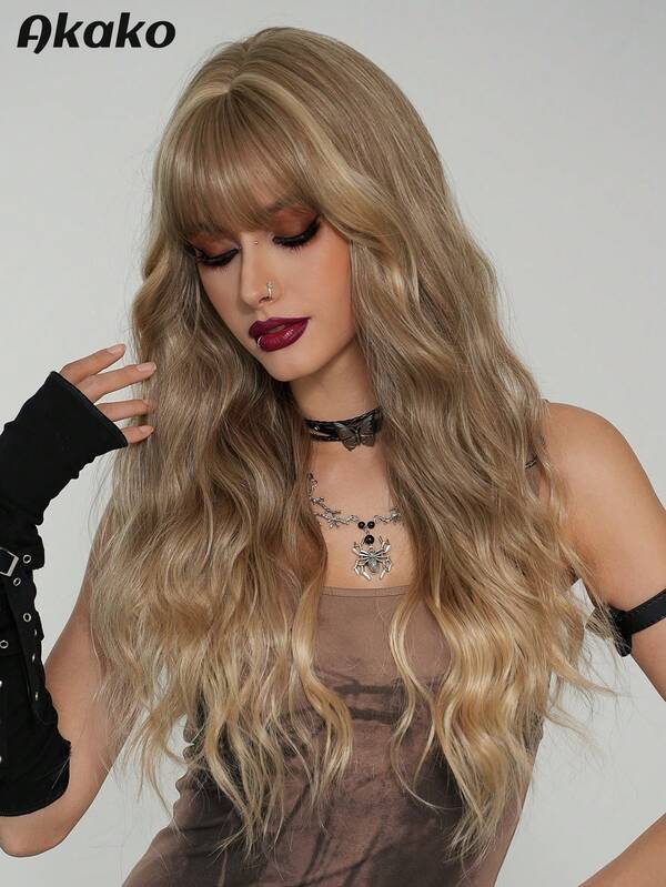 AKAKO باروكة شعر طويل مموج بلون أشقر رمادي للنساء، باروكة صناعية مموجة مع غرة، ألياف صناعية مقاومة للحرارة تبدو طبيعية، باروكة أزياء للاستخدام اليومي والحفلات والكرنفالات والمهرجانات الموسيقية، طول 26 بوصة