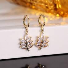 1 Pair Elegant Leaf Shaped Earrings For Women, Suitable For Daily Wear, Shopping, And Social Events