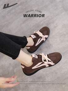 Nuevos zapatos deportivos casuales para mujer de la serie Warrior 2025 Otoño, color rosa, de corte bajo con cordones, parte superior transpirable, suela blanda, estilo de zapatillas de carreras de campus, adecuados para deportes al aire libre en otoño