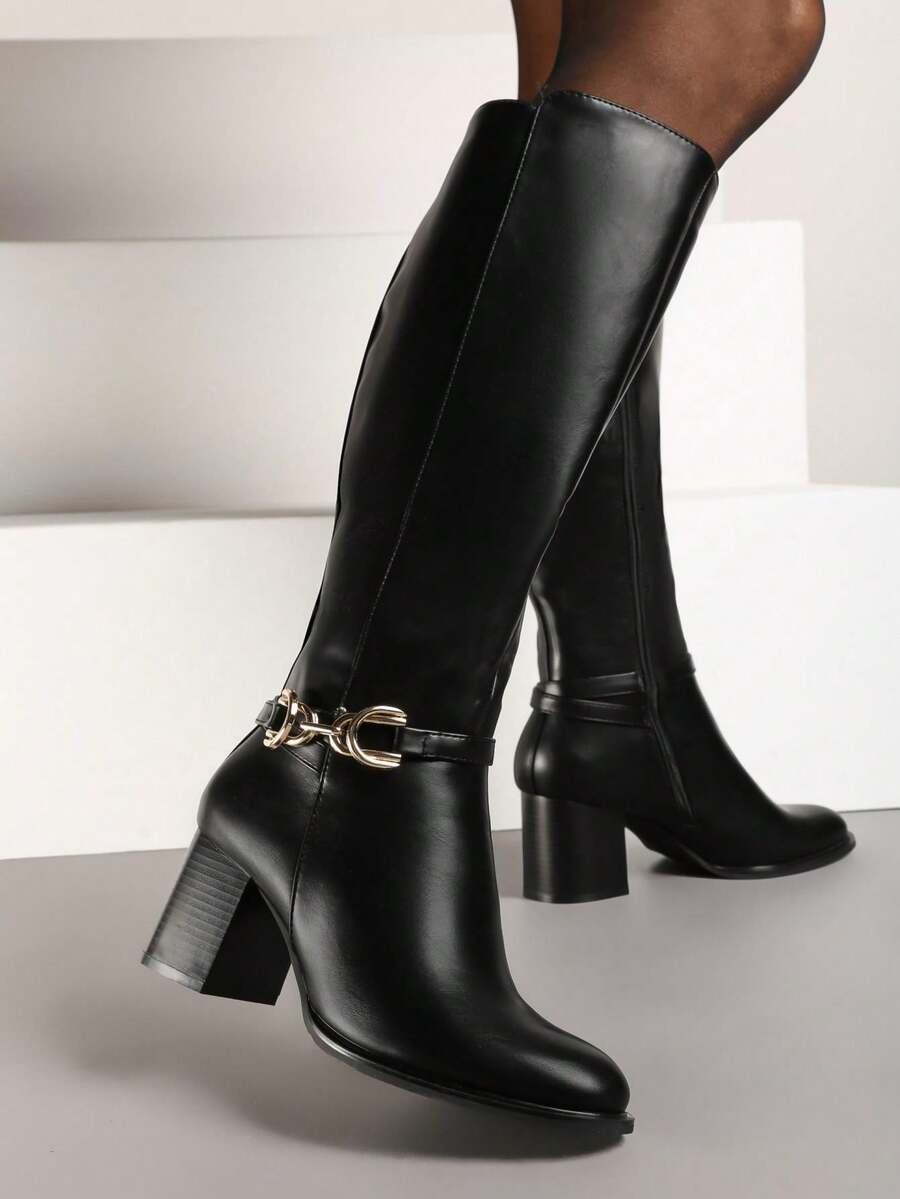 Elegante kniehohe Stiefel mit Kettendetail – Damen-Winterstiefel - Schwarz - Übersicht 1