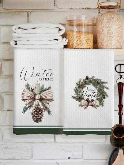 1/2Ppcs 冬季圣诞厨房毛巾 - 节日松果和浆果设计，“冬天来了”和“你好冬天”文字，绿色和棕色配色方案，柔软涤纶超细纤维，可机洗，节日厨房装饰 | 冬季主题装饰 | 涤纶超细纤维毛巾
