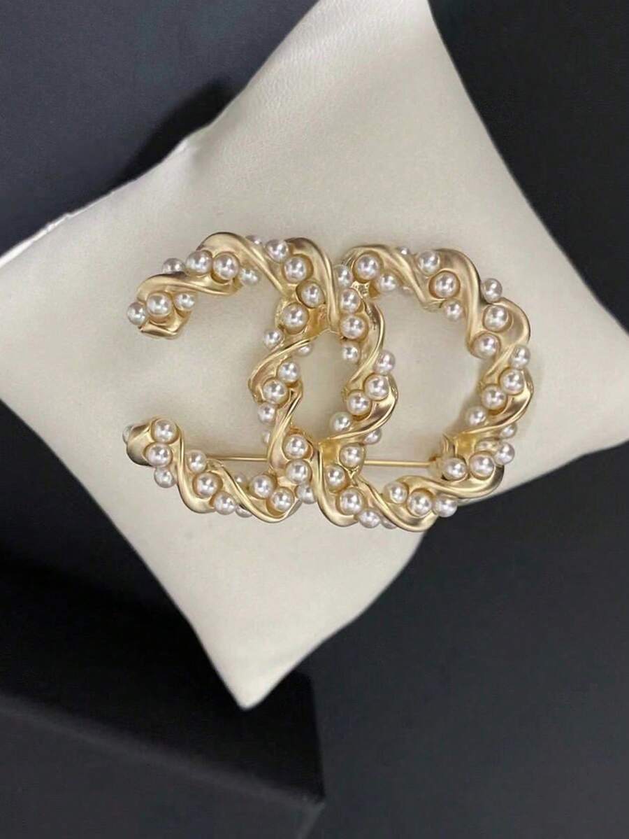 1pc Fashionable Luxury Letter Faux Pearl Brooch, Suitable For Women Occasions - Gold - View 1