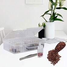 Caja Compartimentos Plastico, 64 Compartimentos Transparente Organizadoríble Caja de Almacenamiento con Pegatinas y Pinzas para Semillas Joyas Painting Accesorios - 1 - Ver 10
