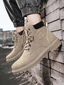 Botas nuevas para hombre para exteriores, primavera/otoño 2025, zapatos para senderismo con suela gruesa, botas de tobillo versátiles, botas de trabajo estilo británico, zapatos de caña alta, botas de senderismo estilo británico retro, botas de cuero negro (corren un tamaño pequeño) - Beis - Ver 2