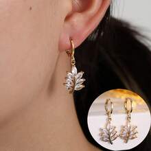 1 Pair Elegant Leaf Shaped Earrings For Women, Suitable For Daily Wear, Shopping, And Social Events