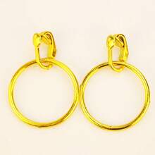 5件套万圣节海盗服装套装，包括（1条棕色腰带、1个黑色头箍、1个耳环、1个眼罩、1条项链），适合角色扮演、万圣节活动、派对、舞会、聚会等场合。