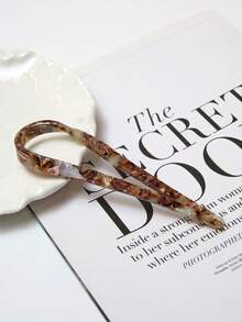 1个优雅复古U型发夹：采用醋酸纤维材质，适合14岁及以上人群，是完美的情人节礼物，也可作梳子、发饰、头部饰品或女士发饰。 - 多色F - 查看 18