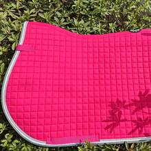 TGW RIDING Sudadero de silla de montar de uso general para caballos, diseñado para mantener a los caballos frescos, cómodos y con un ajuste mejorado durante el uso diario en equitación inglesa.