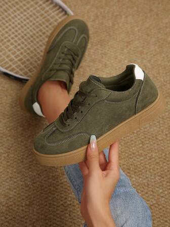 Women's Solid Color Outdoor Casual Sports Shoes, Lightweight Soft Suede Lace-Up Flat Shoes, Fashion Casual Retro Sneakers (Run Small By One Size)