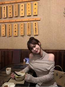 Women's Elegant Two-In-One Shirt - Light Gray Off-The-Shoulder Top With Long Sleeves And Round Neck, Perfect For Spring, Summer, And Fall, Casual, Formal, And Everyday Wear - Yến mạch - Xem 2