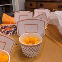 12 pahare de hârtie pentru gustări cu tematică de baschet - Pahare de hârtie de unică folosință în tematică de baschet, perfecte pentru decorațiuni de petrecere cu tematică de baschet, cadouri de ziua de naștere, pentru gustări și alimente mici. Pahare convenabile de unică folosință adaugă o atmosferă sportivă plină de viață petrecerilor cu tematică de baschet. - Multicolor - Vizualizare 8