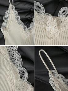 女士蕾丝吊带背心，V领蕾丝拼接针织上衣，适合返校季穿着