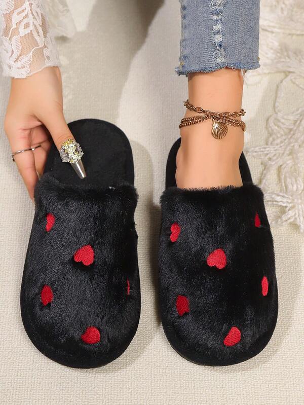 Heart-Shaped Women's Indoor Slippers With Soft EVA Foam Sole, Lightweight And Comfortable, Fluffy Slip-On Slippers, Black, Cute, Halloween Style.