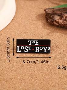 1枚万圣节字母街头胸针，休闲风格，锌合金材质，完美契合街头时尚、日常佩戴和个性化圣诞礼物。