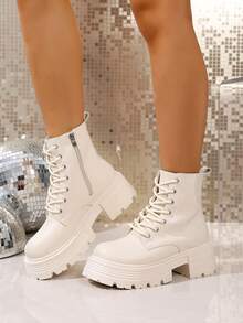 2025 Novos Botas de Motociclista com Salto Tratorado e Zíper Lateral para Outono/Inverno, Estilo Britânico para Mulheres