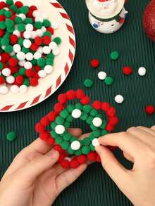300 piezas - Pompones de Navidad en rojo, verde y blanco, bolas esponjosas pequeñas para manualidades y decoraciones de fiesta, materiales de decoración navideña DIY, suministros para manualidades, regalos navideños adecuados para árboles de Navidad, decoraciones de tarjetas de felicitación, relleno de jarrones (tres colores)