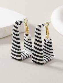 1 Pair Bohemian Style Autumn/Winter Black & White Striped, Zebra Print, Pink & White, Red & White, Blue & White, Black & Gold PU Leather Handwoven C-Shaped Fashion Casual Elegant Simple Rectangle Earrings For Women, Suitable For Daily Wear - Black and White - View 5