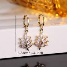 1 Pair Elegant Leaf Shaped Earrings For Women, Suitable For Daily Wear, Shopping, And Social Events