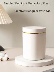 迷你带盖垃圾桶，塑料桌面垃圾桶，翻盖设计防止异味泄漏，可用于存放果皮和碎纸，保持桌面整洁，适用于浴室、家庭书桌、咖啡桌、办公室、客厅等场所。