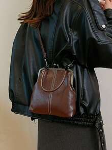 1个复古仿皮斜挎包，女士复古风吻锁迷你手提包，配有可调节肩带，纯色轻便都市手提包，涤纶衬里，男女通用 - 咖啡 - 查看 8