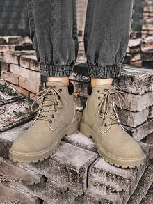 Botas nuevas para hombre para exteriores, primavera/otoño 2025, zapatos para senderismo con suela gruesa, botas de tobillo versátiles, botas de trabajo estilo británico, zapatos de caña alta, botas de senderismo estilo británico retro, botas de cuero negro (corren un tamaño pequeño) - Beis - Ver 5