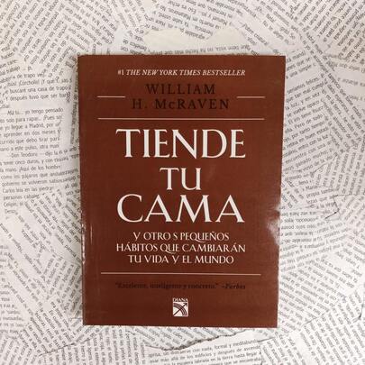 Tiende tu cama y otros pequeños hábitos que cambiaran tu vida y el mundo. Libro de William H. Mcraven.