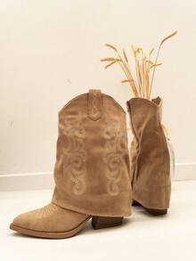 VIKIVIKI SHOES, High-Top Cowboy Boots Crafted From Suede With Embroidered Details. They Feature A Mid-Height, Wide Heel For Added Stability And A Sturdy Sole, Perfect For Everyday Wear. A Comfortable And Versatile Design, Perfect For Pairing With Skinny Jeans, Bohemian Dresses, Or Midi Skirts. Estimated Delivery: 1-3 Business Days (Mainland). - YY-103 - 查看 8