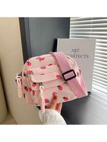 حقيبة صغيرة كورية الطراز من القطيفة الجديدة مع طباعة الفراولة ذات الخطوط الرفيعة، حقيبة هاتف نمطية عصرية للحمل عبر الجسم