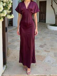 Women's Summer Fashion New V-Neck Waist Cinched Fitted Silk-Like Satin Midi Dress, French Romantic/Vacation Style Elegant - Burgundy - View 9