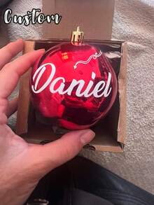 Boules de Noël personnalisées, Boules de Noël avec nom personnalisé, Boules de Noël, Décorations de Noël personnalisées, Boules de Noël avec nom de famille, Boules de Noël personnalisées pour le Père Noël secret/Ornements d'arbre de Noël avec nom personnalisé/Ornements avec nom personnalisé/Cadeaux de Noël pour la famille ou les amis, couleurs aléatoires