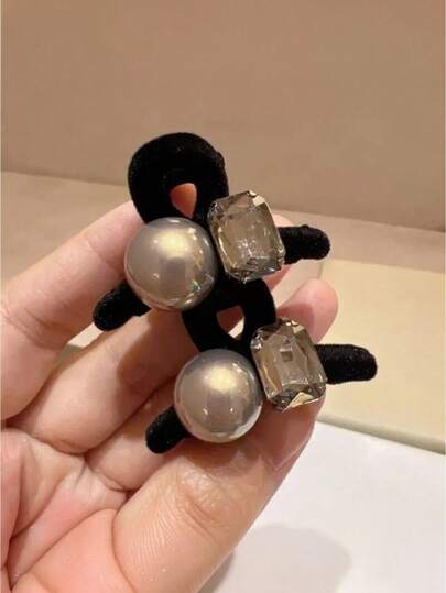 Luxury Velvet Hair Clip - Elegant Single Round Clip With Faux Pearl And Rhinestone Decor - Solid Color Plastic Hair Accessory Suitable For Women And Teenagers 14+ Years Old, For Daily Wear And Special Occasions Hair Accessories, For Women, Fall, Travel, Hair Tools, Accessories Women, Hair Stuff, Fall, Hair Accessories Women, Hair Tools, Hair Stuff, Stuff, Beauty Accessories, Gifts, Travel, Gifts For Women, Hair Stuff, Stocking Stuffers