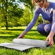 MUUK FITNESS Alfombrilla de Yoga 170 x 70 cm – Grosor 4 mm, Tapete para Yoga, Pilates, Fitness y Ejercicio, Antideslizante, Plegable y Fácil de Transportar, PVC Resistente y a Prueba de Agua, Ideal para Casa, Gimnasio, Parque o Viajes, Diseño Cómodo que Protege Articulaciones, Superficie Estable y Duradera para Relajación, Meditación y Estiramientos, Apta para Principiantes y Expertos. - Gris - Ver 7
