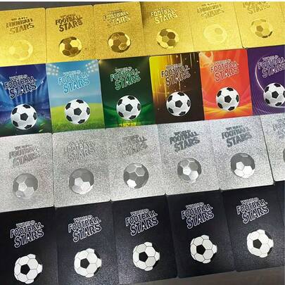 55 de seturi de cărți de colecție cu vedete de fotbal într-o cutie, potrivite pentru ocazii sociale, zile de naștere, cadouri de Crăciun și Anul Nou, cadouri de Ziua Îndrăgostiților, cadouri mici, colecții, jucării, cutii cu culori și modele aleatorii