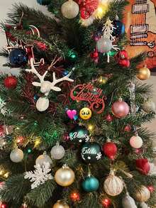 Boules de Noël personnalisées, Boules de Noël avec nom personnalisé, Boules de Noël, Décorations de Noël personnalisées, Boules de Noël avec nom de famille, Boules de Noël personnalisées pour le Père Noël secret/Ornements d'arbre de Noël avec nom personnalisé/Ornements avec nom personnalisé/Cadeaux de Noël pour la famille ou les amis, couleurs aléatoires