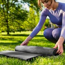 MUUK FITNESS Alfombrilla de Yoga 170 x 70 cm – Grosor 4 mm, Tapete para Yoga, Pilates, Fitness y Ejercicio, Antideslizante, Plegable y Fácil de Transportar, PVC Resistente y a Prueba de Agua, Ideal para Casa, Gimnasio, Parque o Viajes, Diseño Cómodo que Protege Articulaciones, Superficie Estable y Duradera para Relajación, Meditación y Estiramientos, Apta para Principiantes y Expertos. - Negro - Ver 6