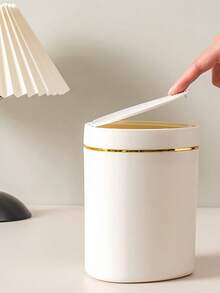 迷你带盖垃圾桶，塑料桌面垃圾桶，翻盖设计防止异味泄漏，可用于存放果皮和碎纸，保持桌面整洁，适用于浴室、家庭书桌、咖啡桌、办公室、客厅等场所。