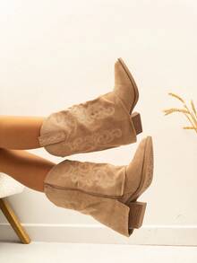 VIKIVIKI SHOES, High-Top Cowboy Boots Crafted From Suede With Embroidered Details. They Feature A Mid-Height, Wide Heel For Added Stability And A Sturdy Sole, Perfect For Everyday Wear. A Comfortable And Versatile Design, Perfect For Pairing With Skinny Jeans, Bohemian Dresses, Or Midi Skirts. Estimated Delivery: 1-3 Business Days (Mainland). - YY-103 - 查看 4