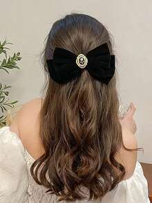 2 piezas Clips para el cabello con lazo de terciopelo negro estilo vintage francés para niñas, elegante accesorio de lazo de terciopelo con detalle de flor de rosa de perla falsa, conjunto de horquillas para el cabello adecuado para fiestas festivas y uso diario - Negro - Ver 5