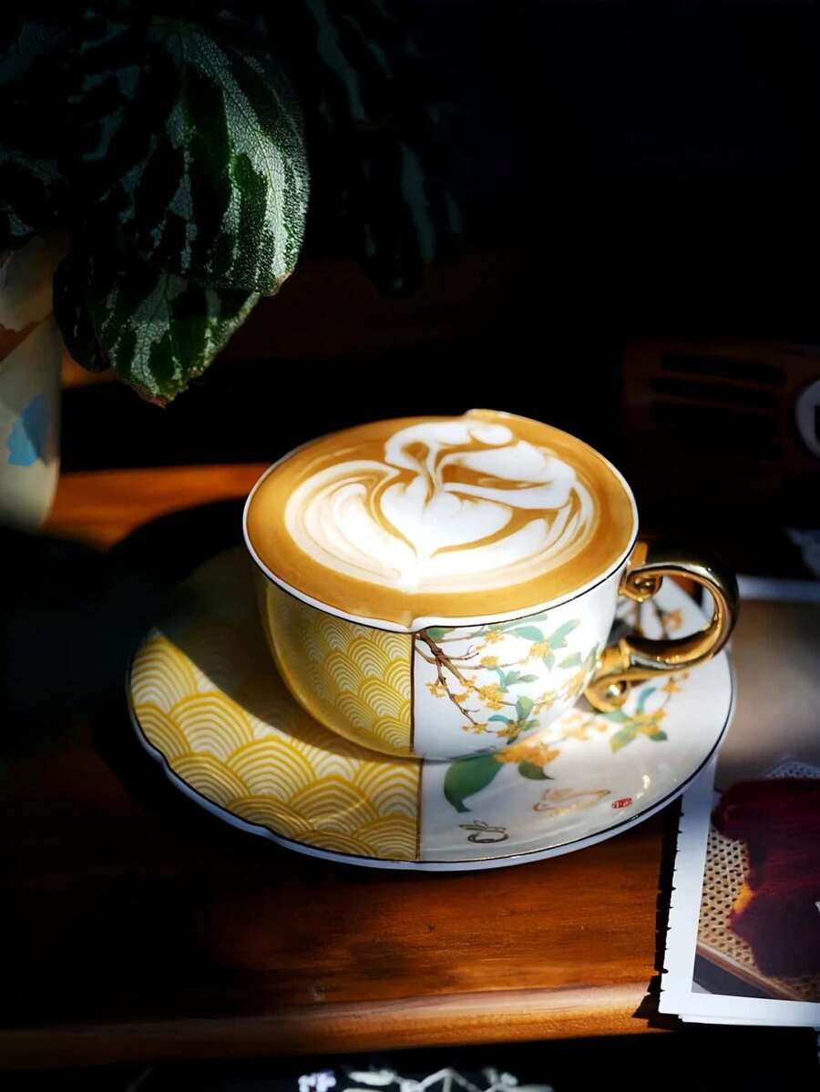 1 set de tasses et soucoupes en céramique avec motif grue et osmanthe, ensemble de tasses à lait/café asymétriques avec bordure dorée de luxe, convient pour la maison, le restaurant, le café, la pâtisserie, les cadeaux, les fêtes