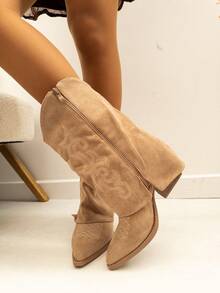 VIKIVIKI SHOES, High-Top Cowboy Boots Crafted From Suede With Embroidered Details. They Feature A Mid-Height, Wide Heel For Added Stability And A Sturdy Sole, Perfect For Everyday Wear. A Comfortable And Versatile Design, Perfect For Pairing With Skinny Jeans, Bohemian Dresses, Or Midi Skirts. Estimated Delivery: 1-3 Business Days (Mainland). - YY-103 - 查看 6