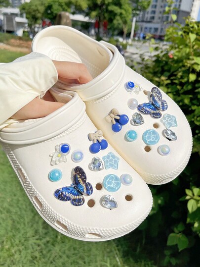 20 Stücke blaue Schmetterling Dekorationen, abnehmbare blaue Kirsche Schuh Accessoires geeignet für Sandalen, Pantoffeln, Gartenschuhe, Strandschuhe mit dicken Sohlen, DIY Schuh Dekorationen