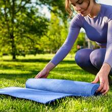 MUUK FITNESS Alfombrilla de Yoga 170 x 70 cm – Grosor 4 mm, Tapete para Yoga, Pilates, Fitness y Ejercicio, Antideslizante, Plegable y Fácil de Transportar, PVC Resistente y a Prueba de Agua, Ideal para Casa, Gimnasio, Parque o Viajes, Diseño Cómodo que Protege Articulaciones, Superficie Estable y Duradera para Relajación, Meditación y Estiramientos, Apta para Principiantes y Expertos. - Azul - Ver 7