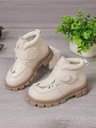 1 双女童厚底靴，耐磨防滑婴儿踝靴，复古刺绣儿童户外皮靴，适合秋冬日常穿着和户外活动