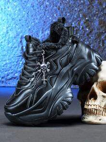 Botas de Neve para Inverno Femininas, Altura Aumentada em 7CM, Tênis Casuais da Moda com Elementos de Halloween - Cruz Gótica 3D, Caveira, Encantos Decorativos Metálicos Prateados Brilhantes, Sola Grossa de EVA Plataforma de Salto Alto, Leve, Absorvente de Choque, Antiderrapante, Bico Redondo, Cadarço, Botas de Neve com Cunha para Faculdade, Adolescentes, Uso Diário, Encontros, Academia, Escritório, Outono/Inverno