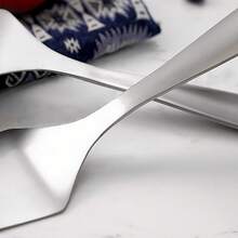 2pcs Stainless Steel Spatula Set - Baking Scraper, Flat Pancake Turner, Burger Flipper, Teppanyaki Spatula, Suitable For Tiramisu, Cookies, Pizza, Grilling, Pancakes, Multi-Functional Cooking Tools - Silver - View 8