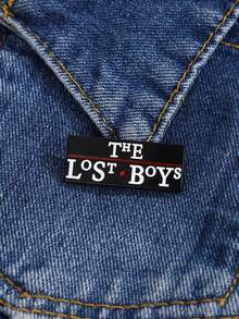 1枚万圣节字母街头胸针，休闲风格，锌合金材质，完美契合街头时尚、日常佩戴和个性化圣诞礼物。