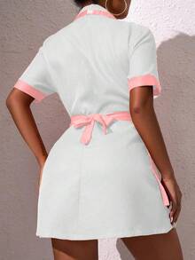 2 Conjuntos de uniformes de cosplay idénticos de la exitosa serie estadounidense "2 Broke Girls" - Estilo sexy, perfectos para convenciones de cómics e incluso como atuendo para trabajar en comida rápida.