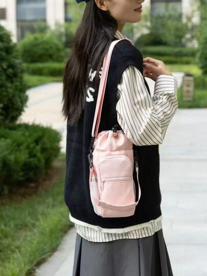 [Bolsa para garrafa de água] Bolsa de ombro casual para garrafa de água para esportes ao ar livre - Fecho com cordão - Alça de ombro ajustável - Design de gancho lateral - Bolso frontal com zíper - Resistente a arranhões e durável - Bolsa para telefone leve e portátil - Adequada para esportes, ciclismo, viagens, caminhadas Bolsa transversal para garrafa de água - Um excelente acessório para atividades ao ar livre